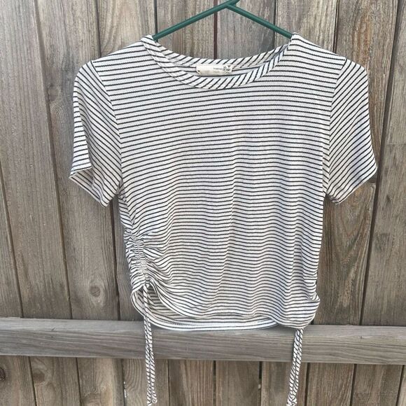 Forever Rose tshirt short sleeve size medium - Picture 1 of 7